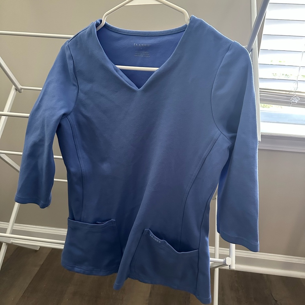 Jaanuu Ceil Blue 3/4 Sleeve Scrub Top Size Small